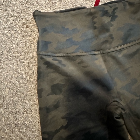 Spanx Faux Leather Camo Leggings, small, just don’t fit me right - Picture 3 of 3